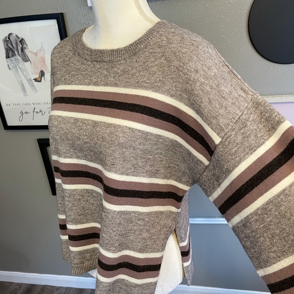 Cupcakes and Cashmere Amour Wide Striped Big Sleeve Sweater S - Picture 5 of 13